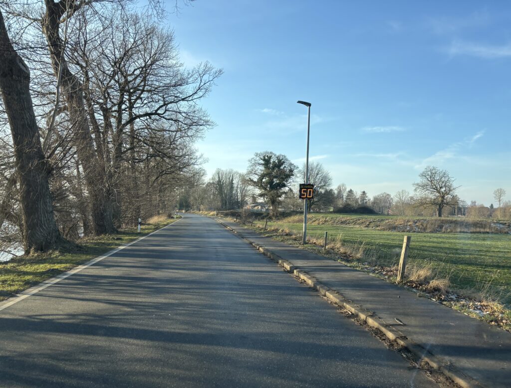 Ansicht der installierten Geschwindigkeitsmesstafel