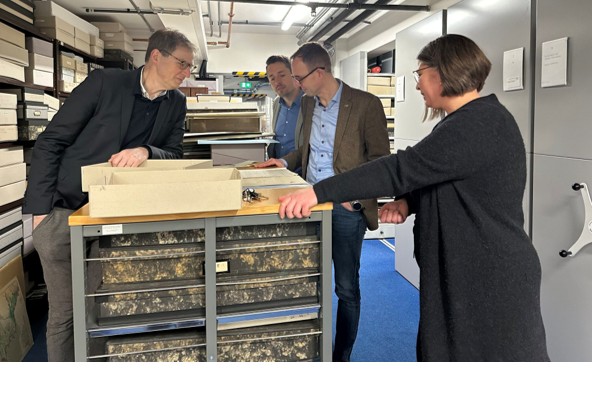 Projektkontext vor Ort: Ein Einblick in die Magazinräume der Landesbibliothek